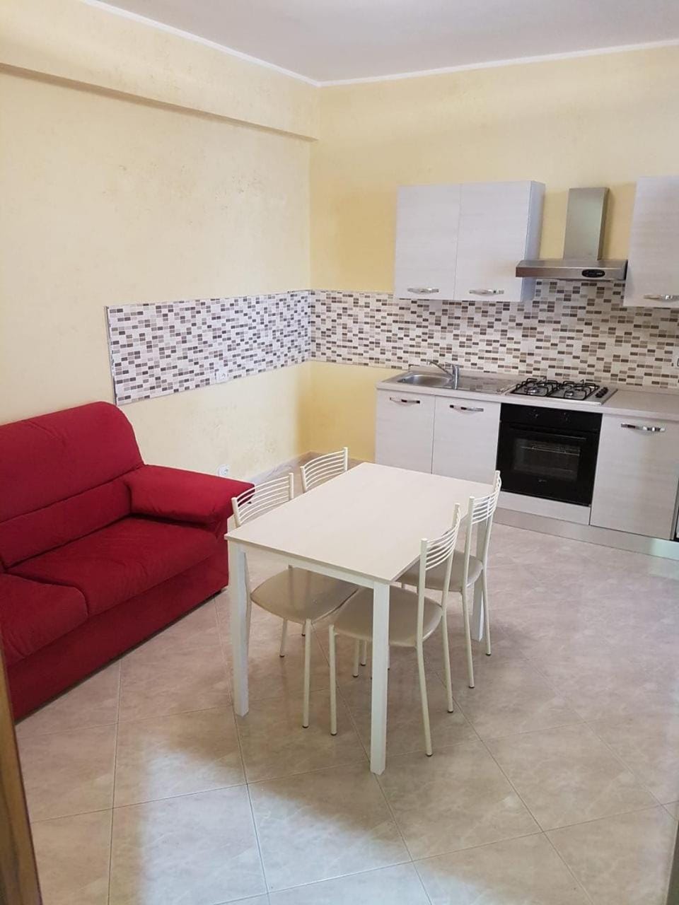 Kitchen or kitchenette, Living room, Seating area, Dining area, pet friendly, stove