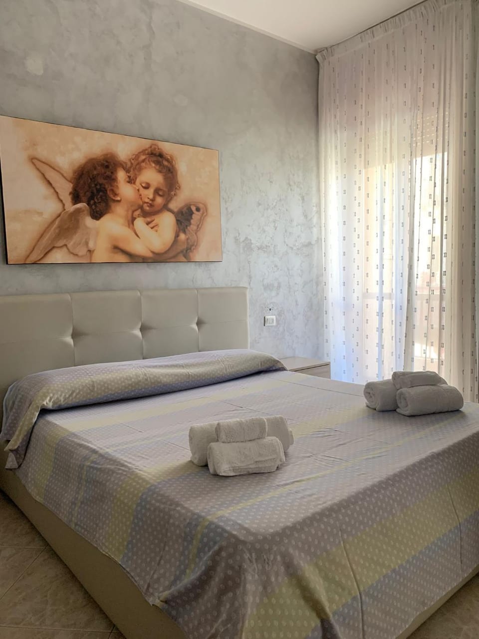 Bed, Bedroom, towels