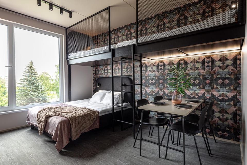 Bed, Photo of the whole room, Seating area, Dining area, Bedroom