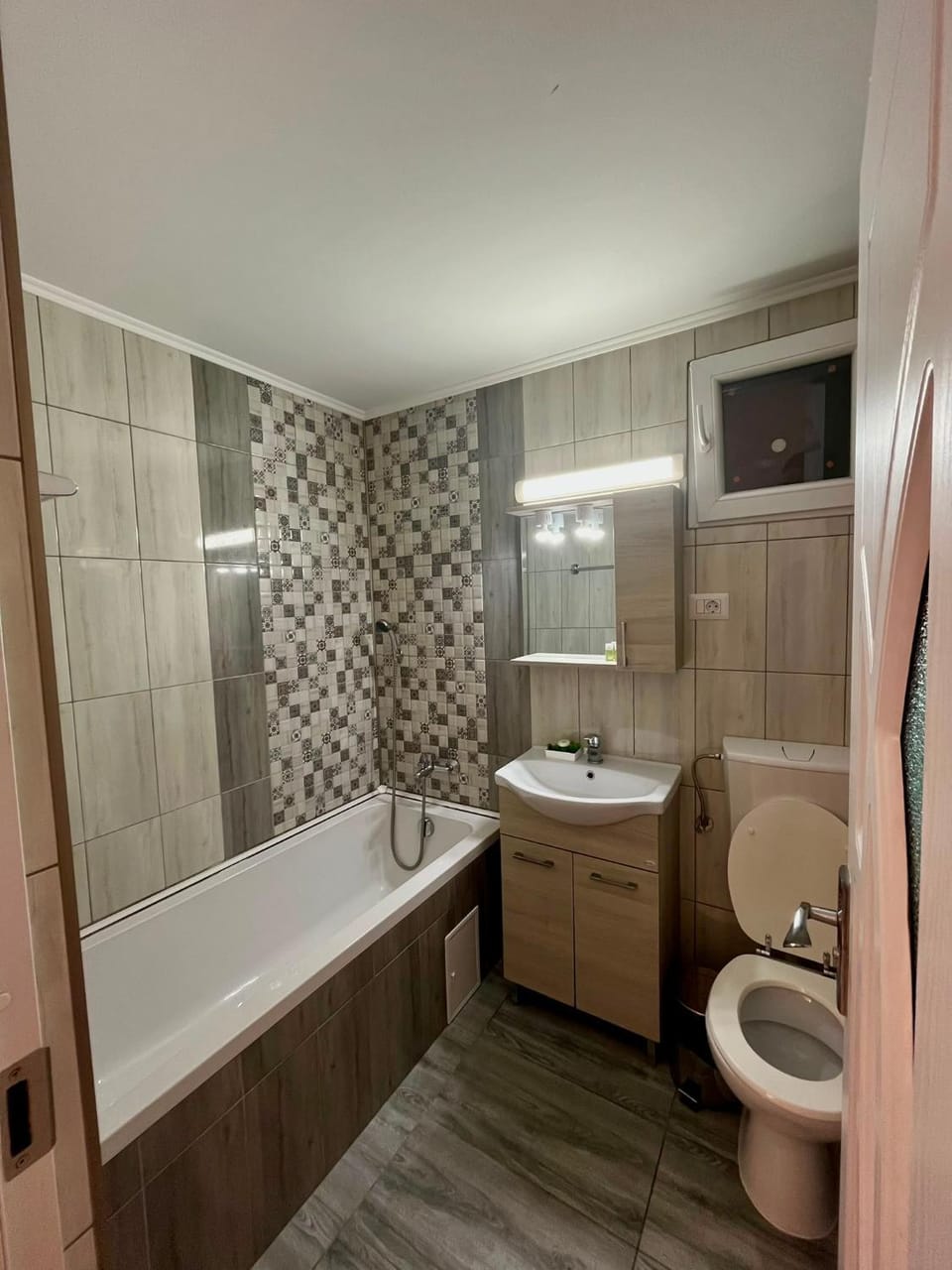 Calypso Rooms Bed and Breakfast in Brașov County