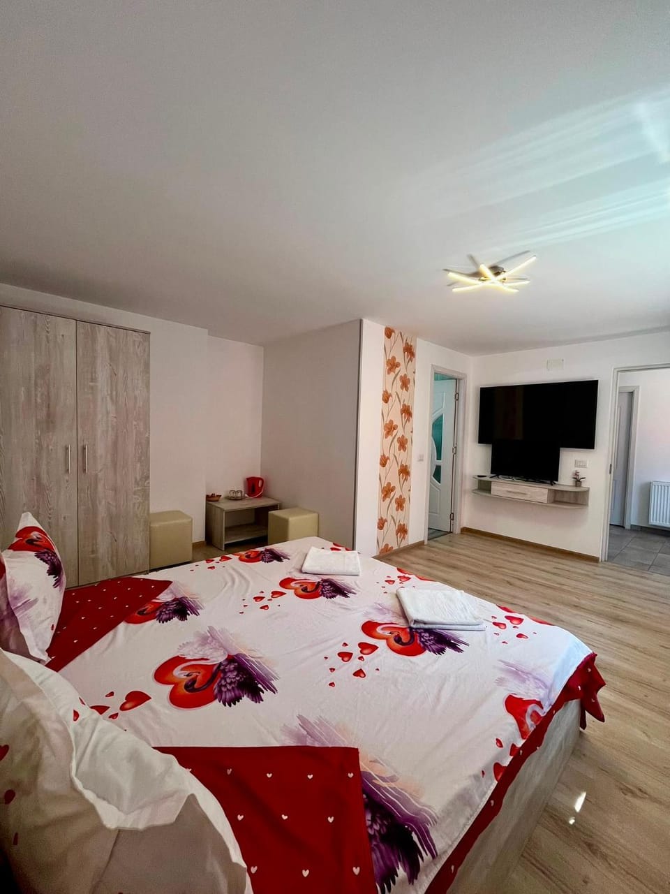 Calypso Rooms Bed and Breakfast in Brașov County