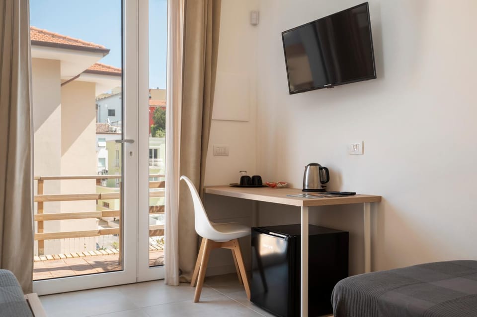 TV and multimedia, Coffee/tea facilities, View (from property/room)