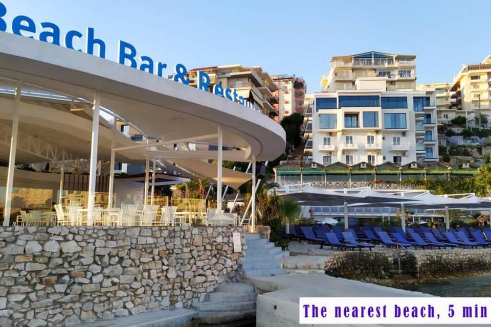 Neighbourhood, Lounge or bar, Beach