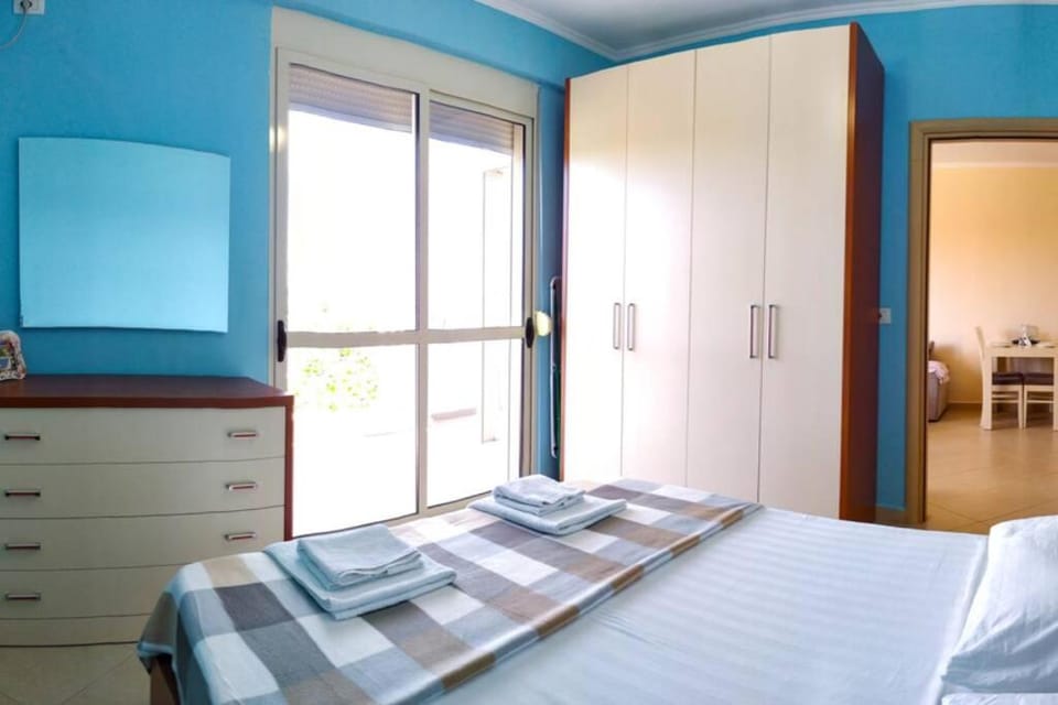 Bed, Photo of the whole room, Bedroom, wardrobe