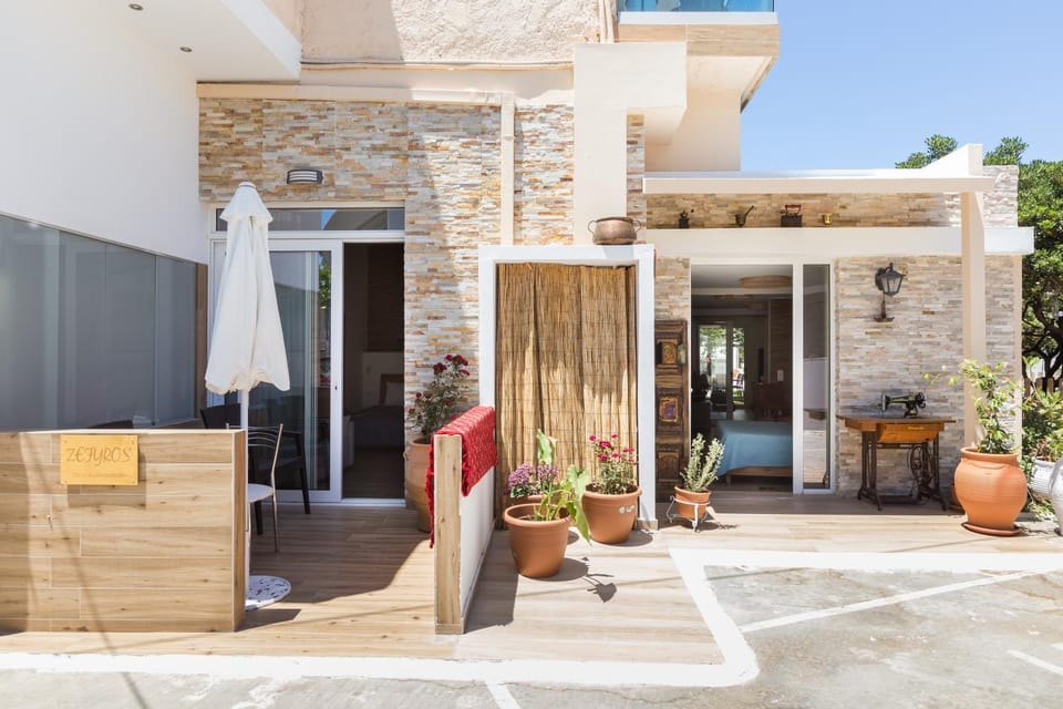 Patio, Facade/entrance