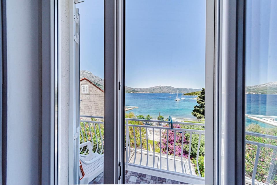 S 1 - studio just 50m from the beach with sea view Apartment in Korčula