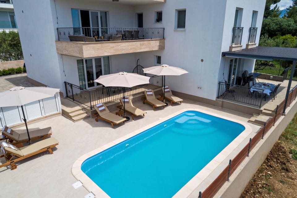 Balcony/Terrace, Swimming pool