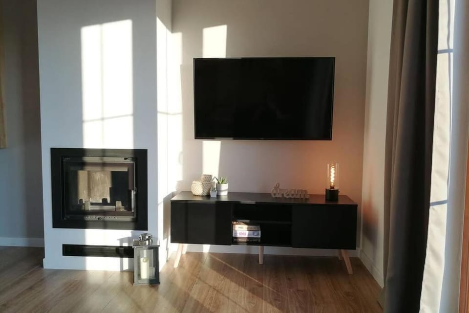 Communal lounge/ TV room, TV and multimedia, flat iron