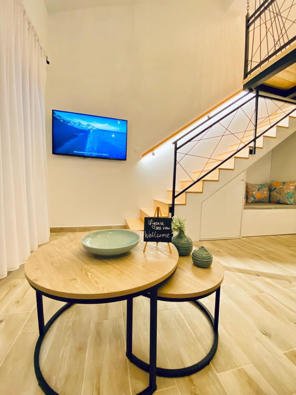 TV and multimedia, Living room, Seating area
