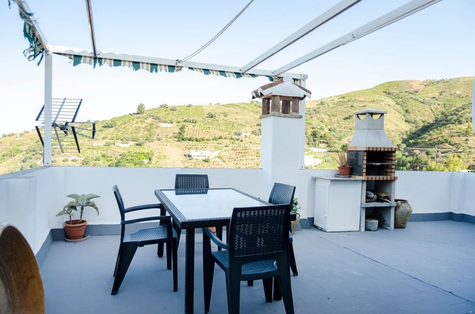 Off site, BBQ facilities, Solarium, Balcony/Terrace, Mountain view