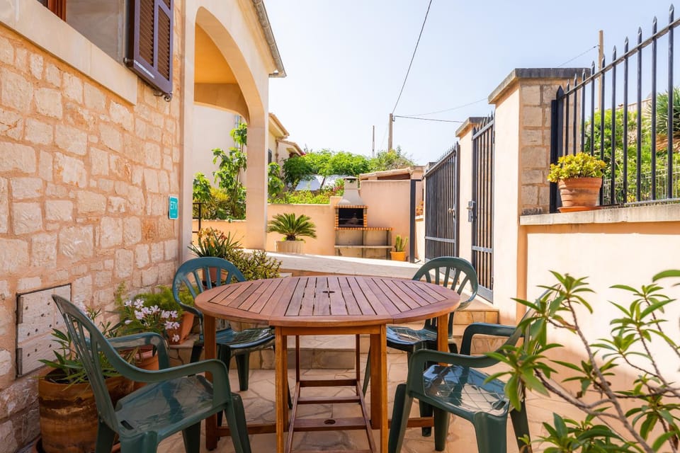 Property building, Balcony/Terrace, Living room