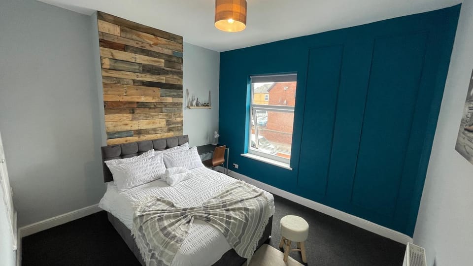 Bed, Photo of the whole room, Bedroom, internet, towels