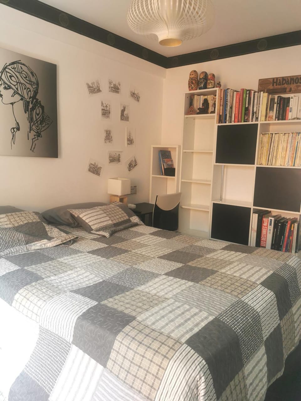 Photo of the whole room, Bedroom