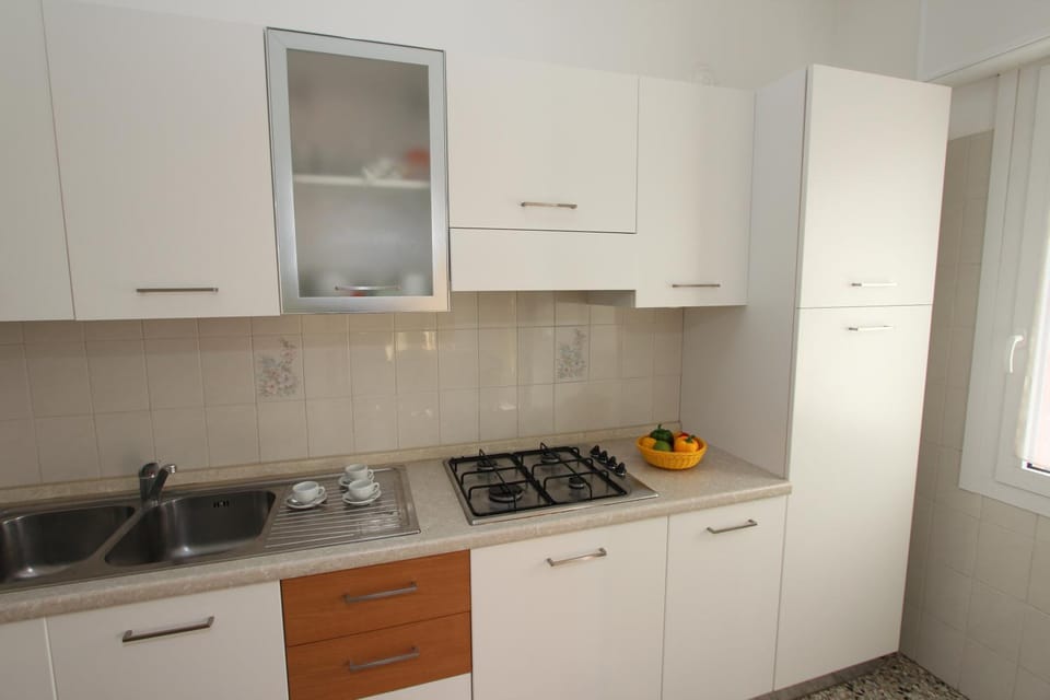 Kitchen or kitchenette, Dining area, stove, kitchen