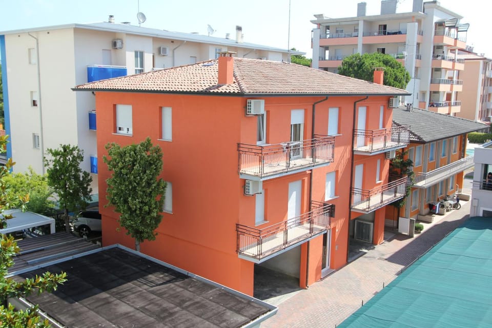 Property building, Neighbourhood, Parking