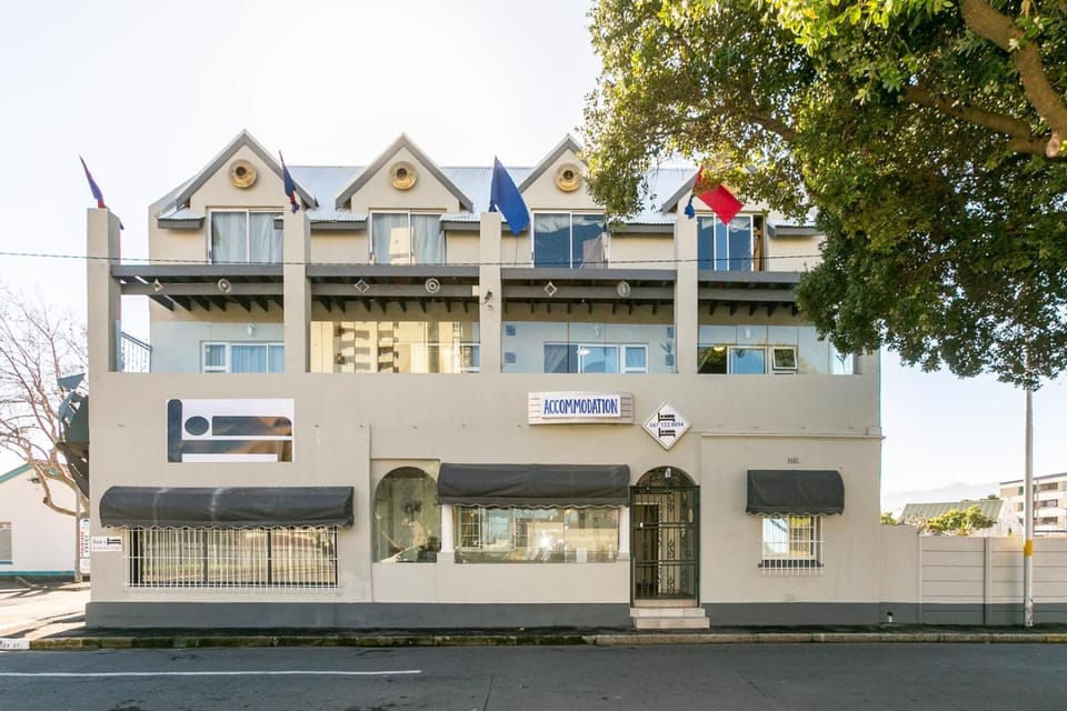 Bedrock- Executive Self Catering Room Bed and Breakfast in Cape Town