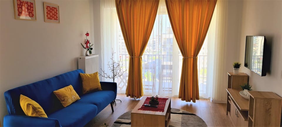 TV and multimedia, Living room, Seating area, hair dresser