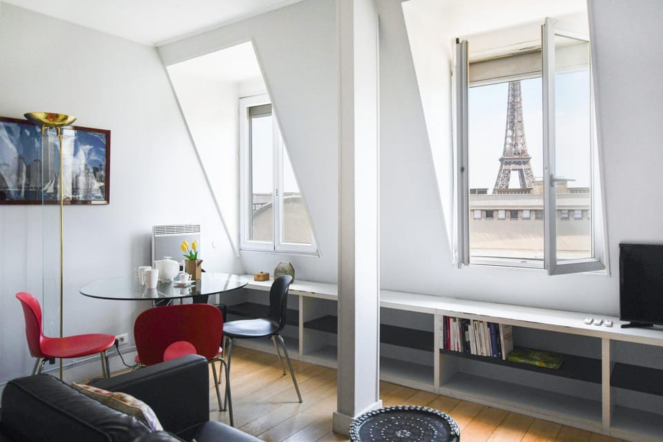 GuestReady -Cozy Apartment with Eiffel Tower view Apartment in Paris