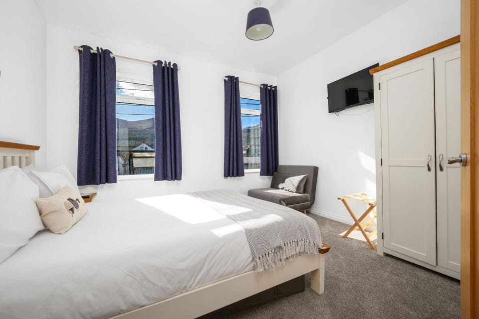 View (from property/room), Bedroom, Mountain view