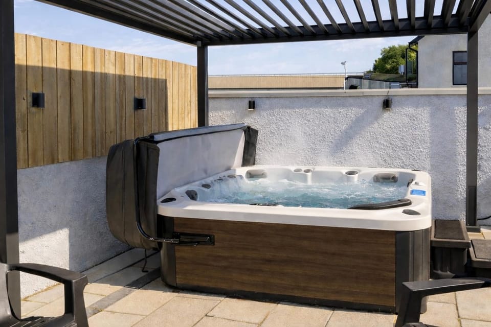 Patio, Hot Tub