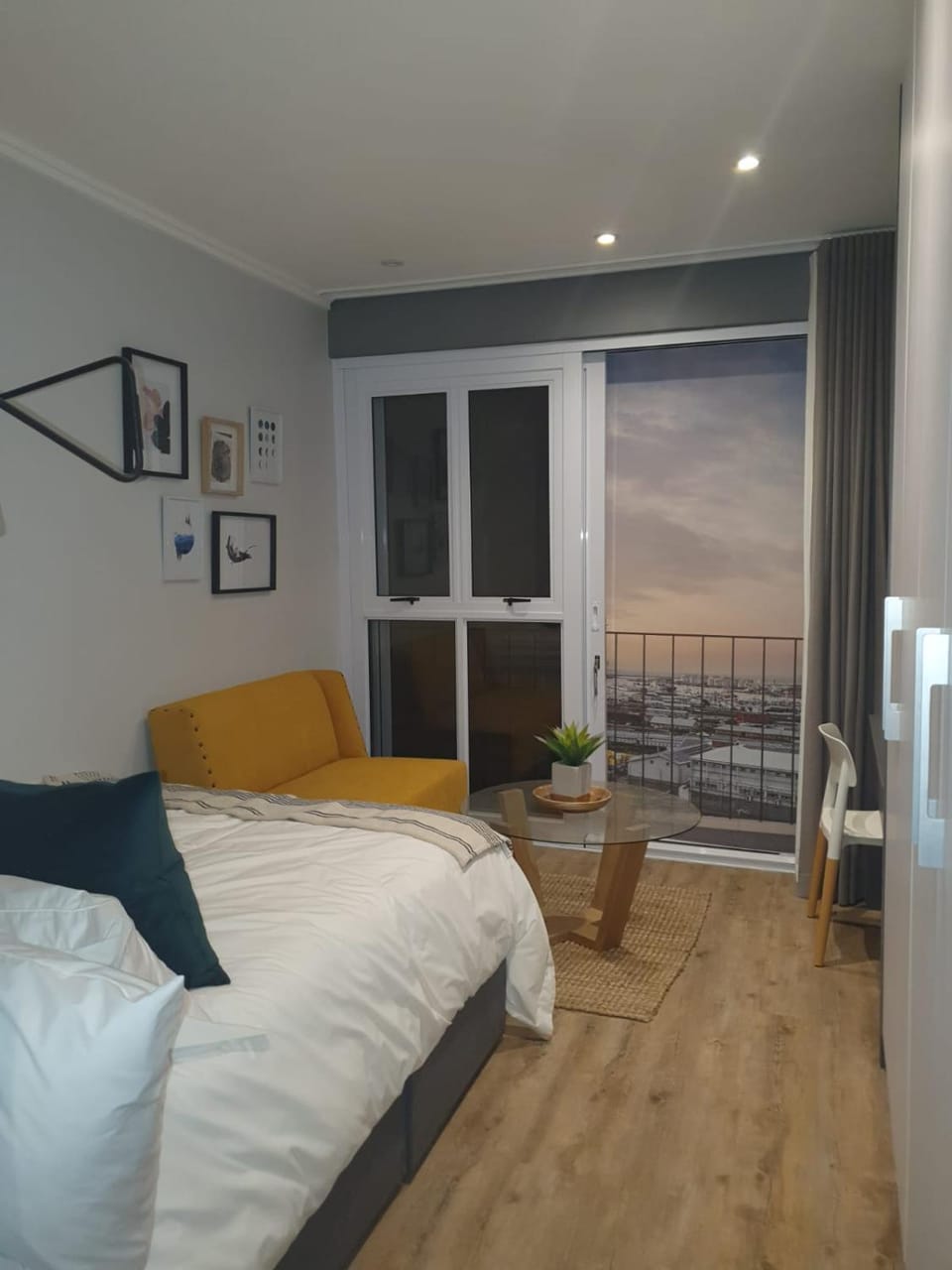 Living room, Photo of the whole room, Seating area