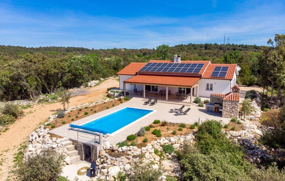 SEA VIEW VILLA *big pool * BBQ * direct sea access Villa in Lika-Senj County