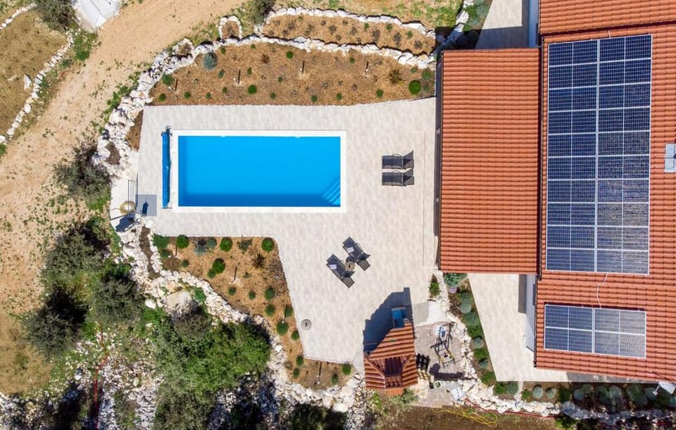 SEA VIEW VILLA *big pool * BBQ * direct sea access Villa in Lika-Senj County