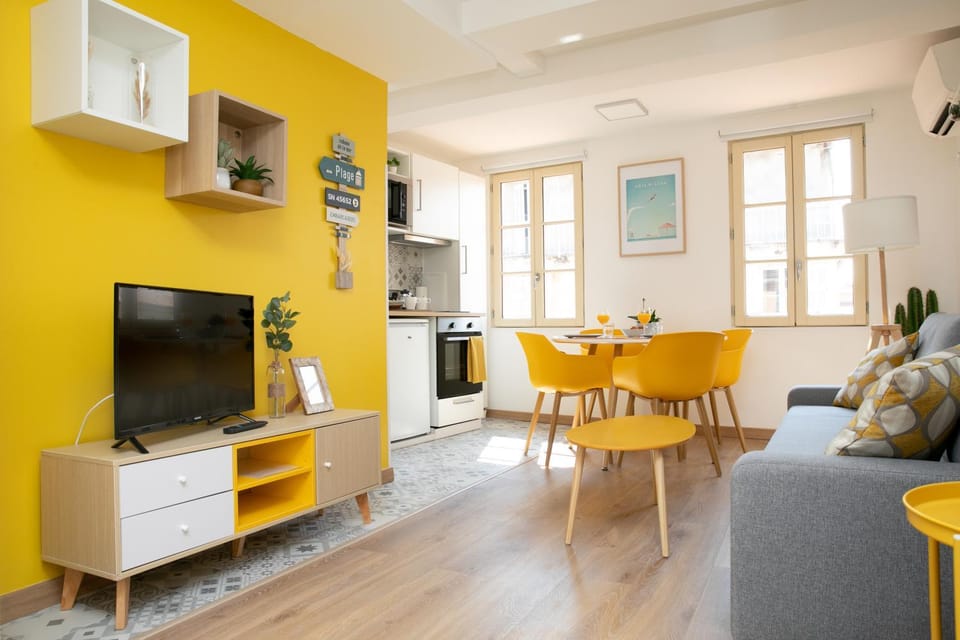 TV and multimedia, Living room, Dining area