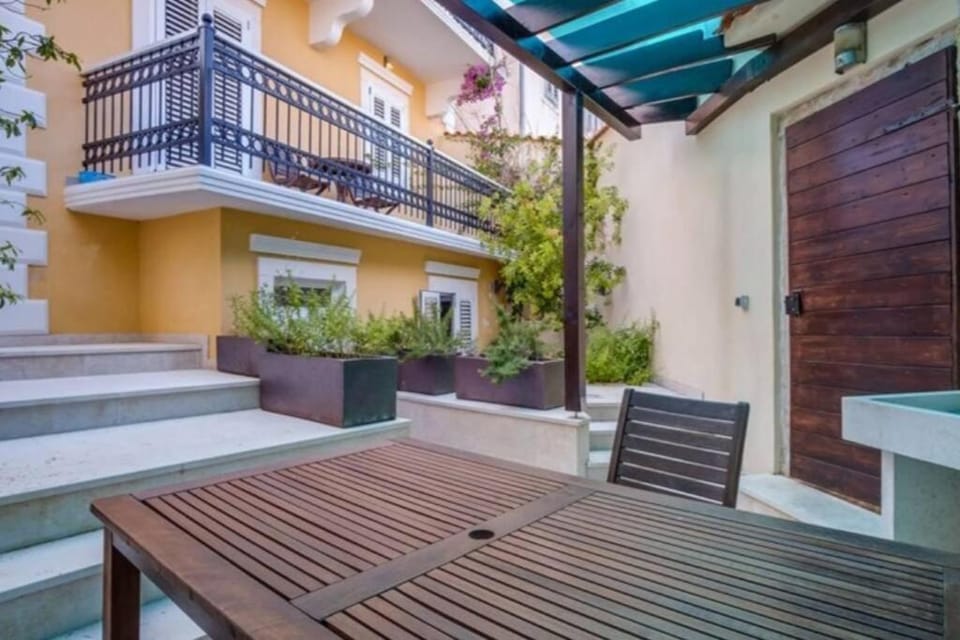 Lovely house, near city center, Mali Lošinj Apartment in Mali Losinj