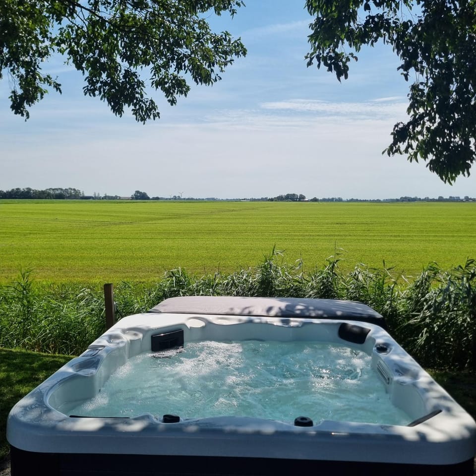 Hot Tub, Hot Tub