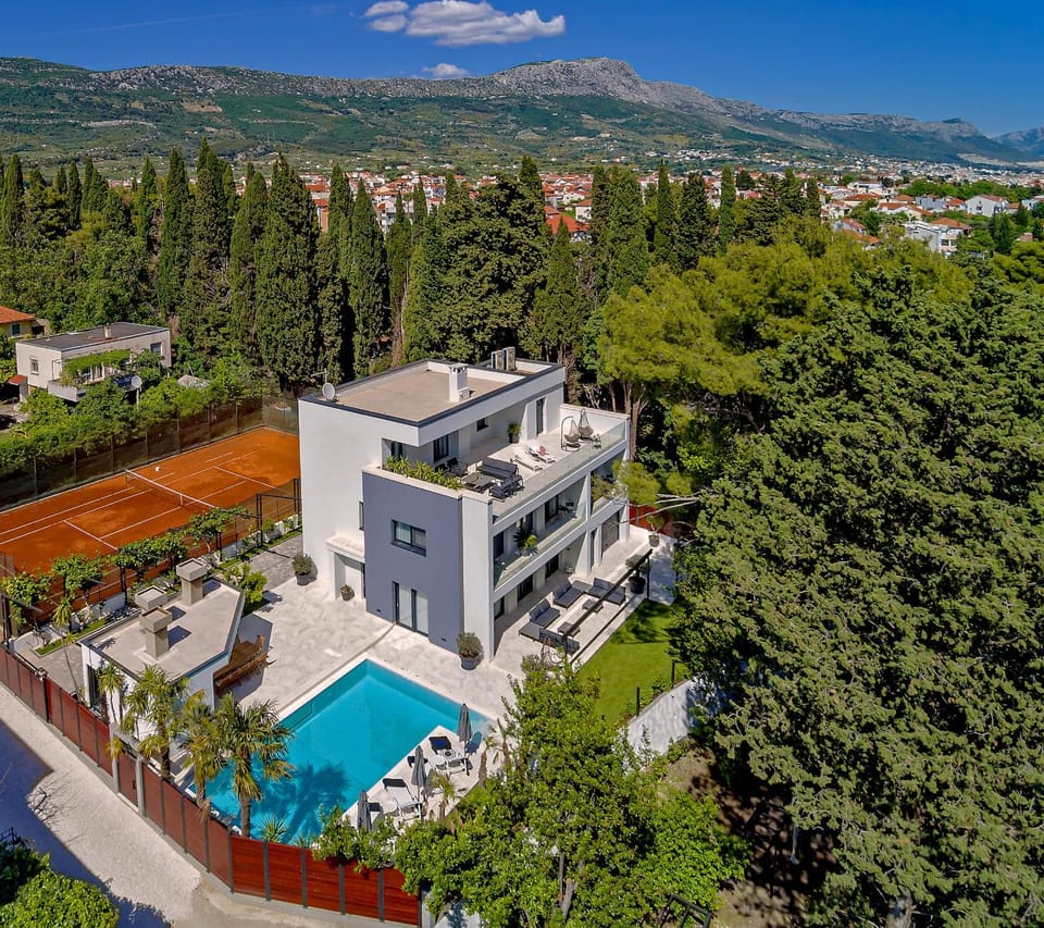 Bird's eye view, Pool view