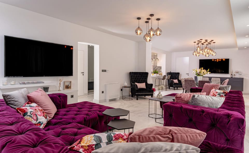 Communal lounge/ TV room, Living room, Seating area