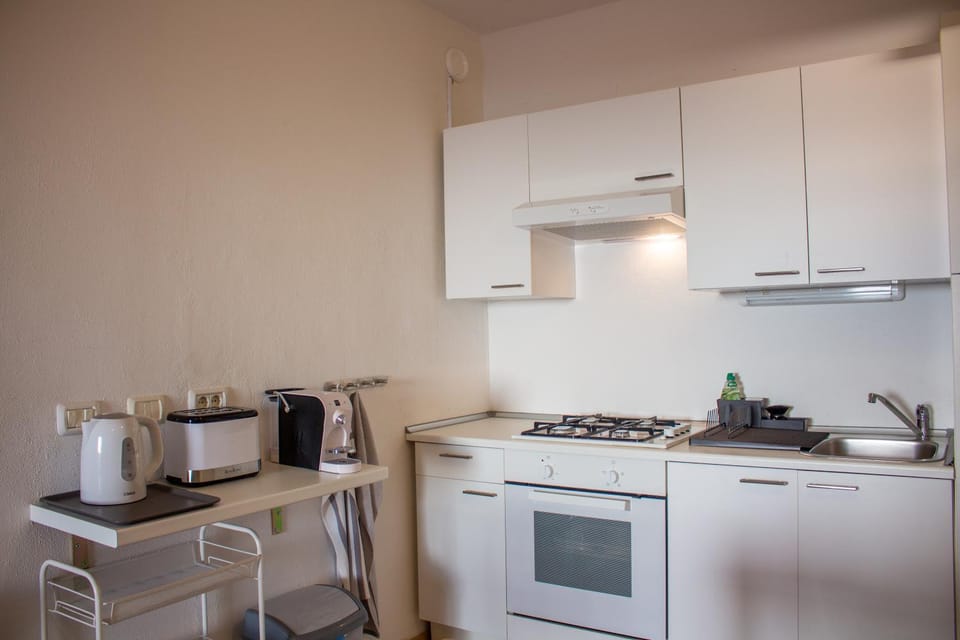 Coffee/tea facilities, Kitchen or kitchenette, Communal kitchen