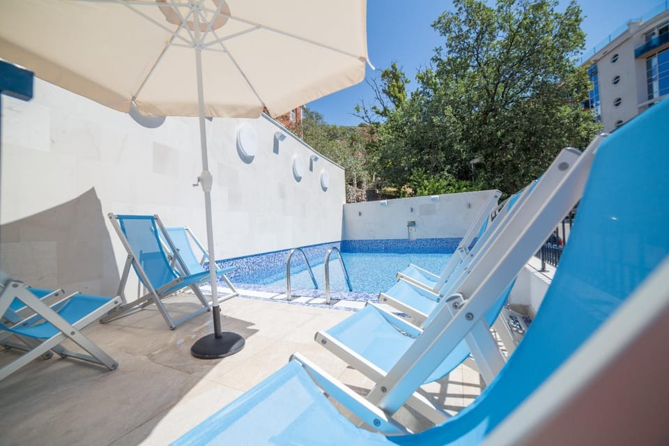 Patio, Balcony/Terrace, Pool view, Swimming pool