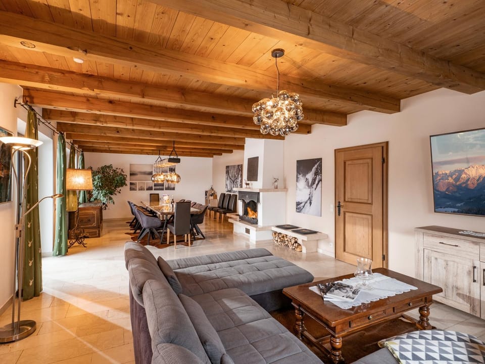 Communal lounge/ TV room, Living room, flat iron