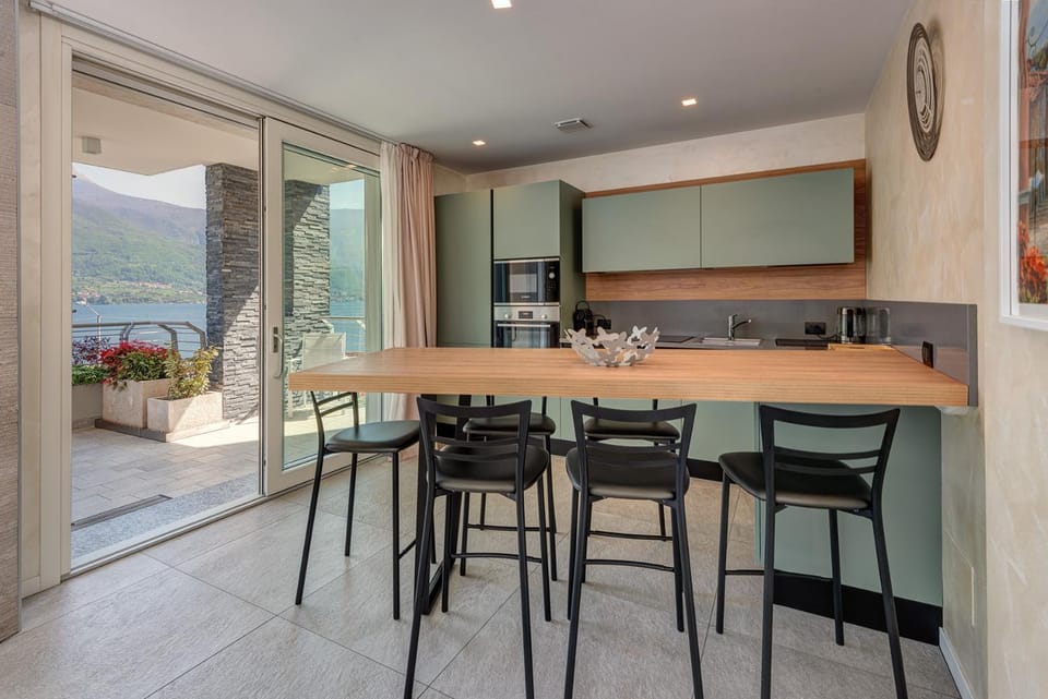 Natural landscape, Kitchen or kitchenette, Dining area, Mountain view, oven, stove