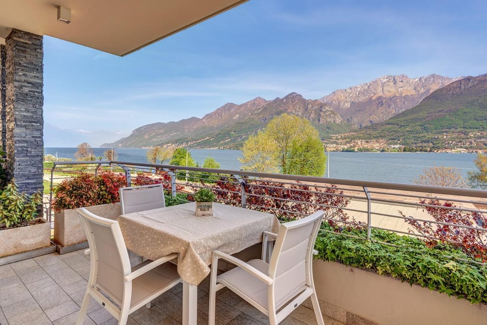 Patio, Spring, View (from property/room), Balcony/Terrace, Dining area, Lake view, Mountain view