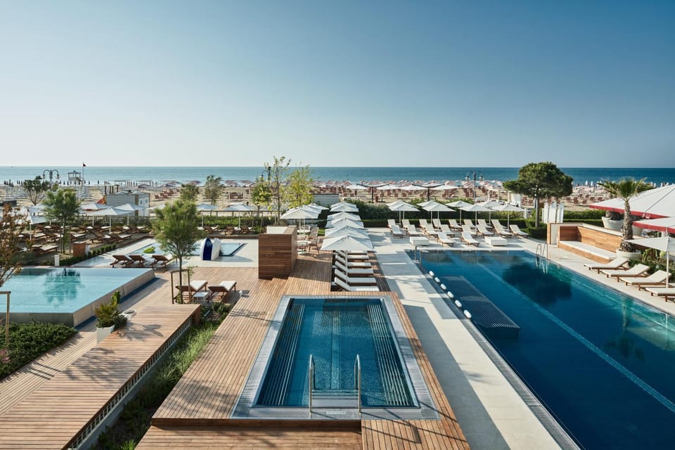 Property building, Day, Summer, Garden, Spa and wellness centre/facilities, Beach, Sea view, Swimming pool, sunbed