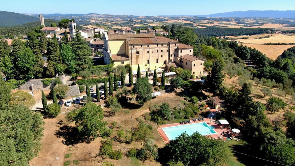 Natural landscape, Bird's eye view, Mountain view, Pool view, Swimming pool, Parking