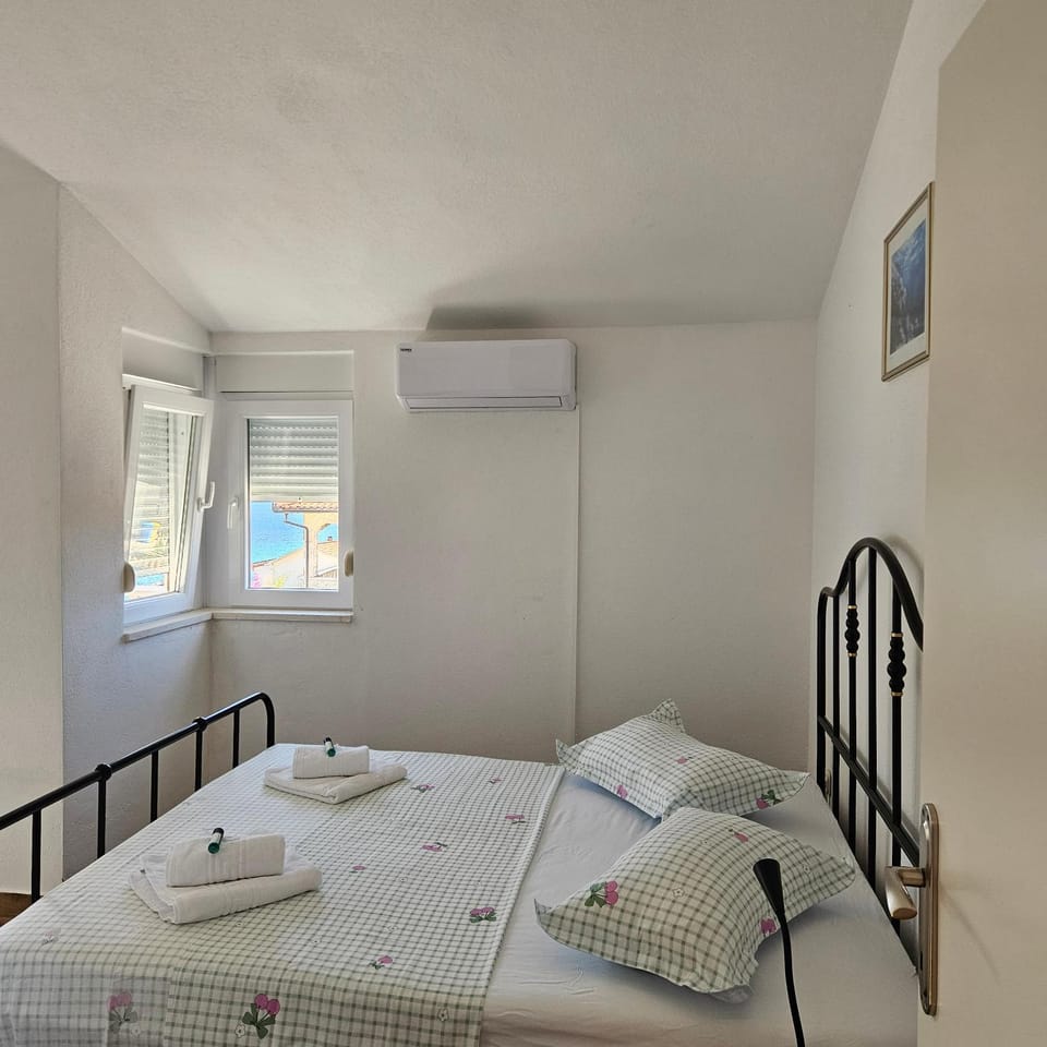 Holiday Beach House Apartment in Šibenik-Knin County, Croatia