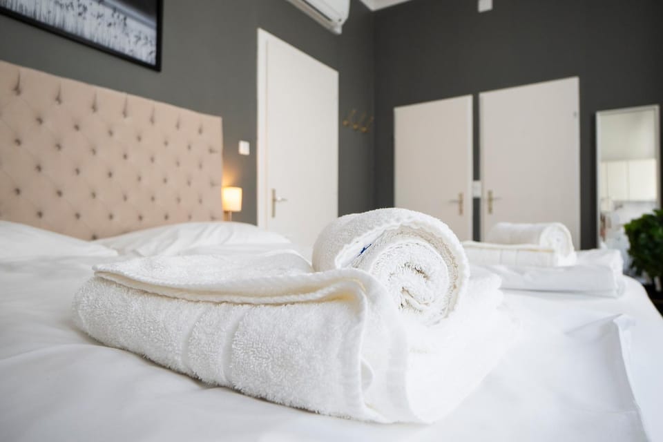 Bed, Photo of the whole room, Bedroom, towels