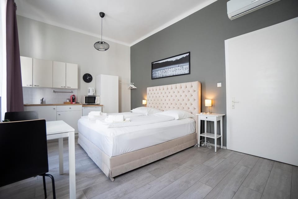 Kitchen or kitchenette, Photo of the whole room, Bedroom, hair dresser, air conditioner