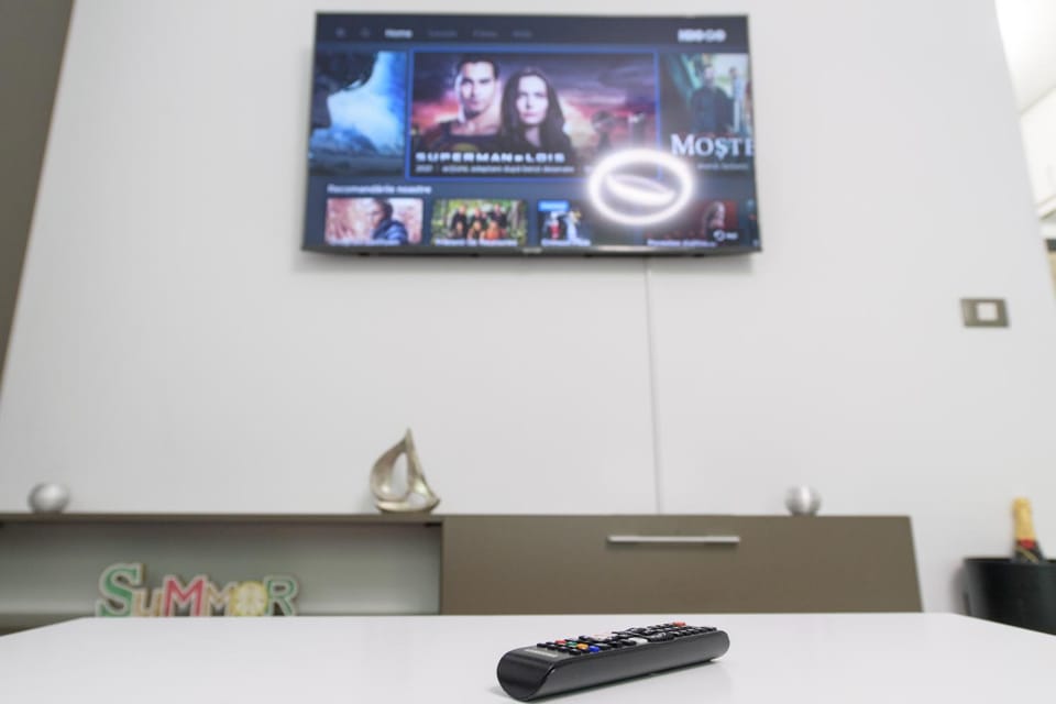 Communal lounge/ TV room, TV and multimedia