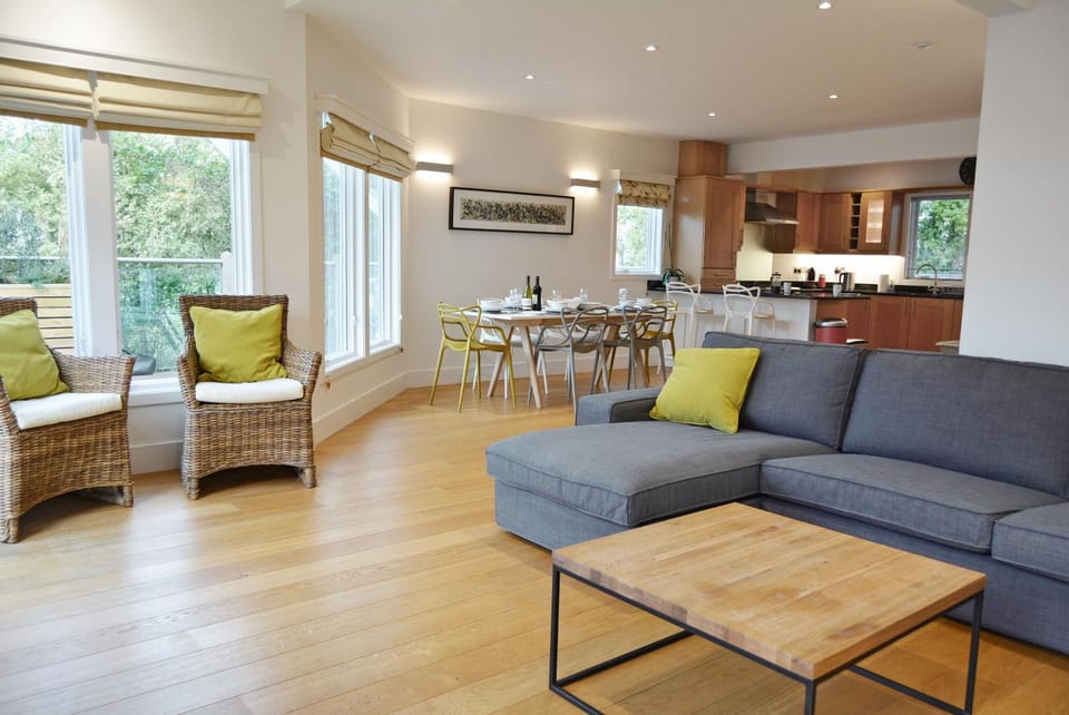 Living room, Seating area, Dining area, kitchen