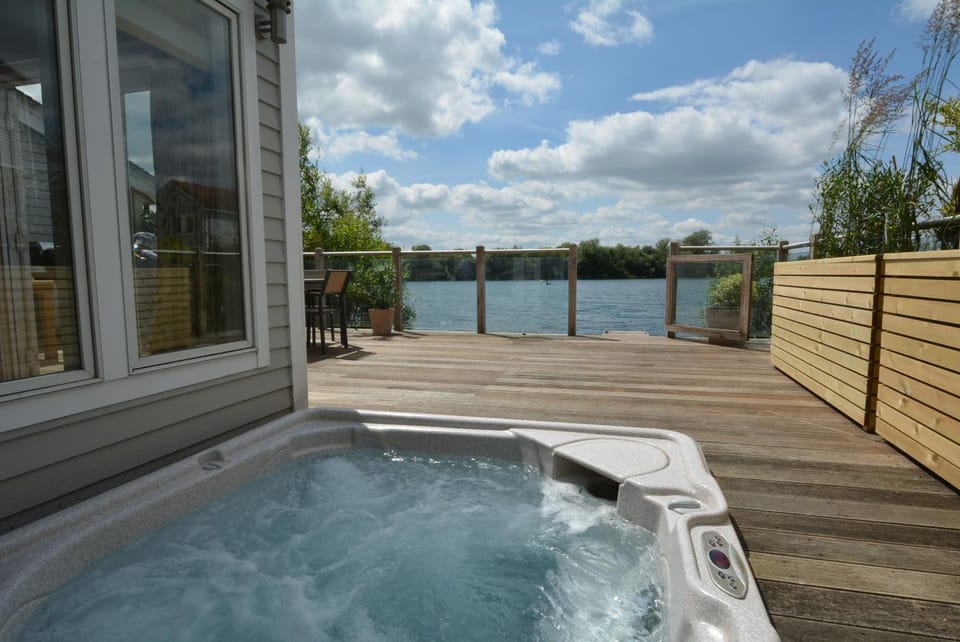 Hot Tub, Balcony/Terrace, Lake view