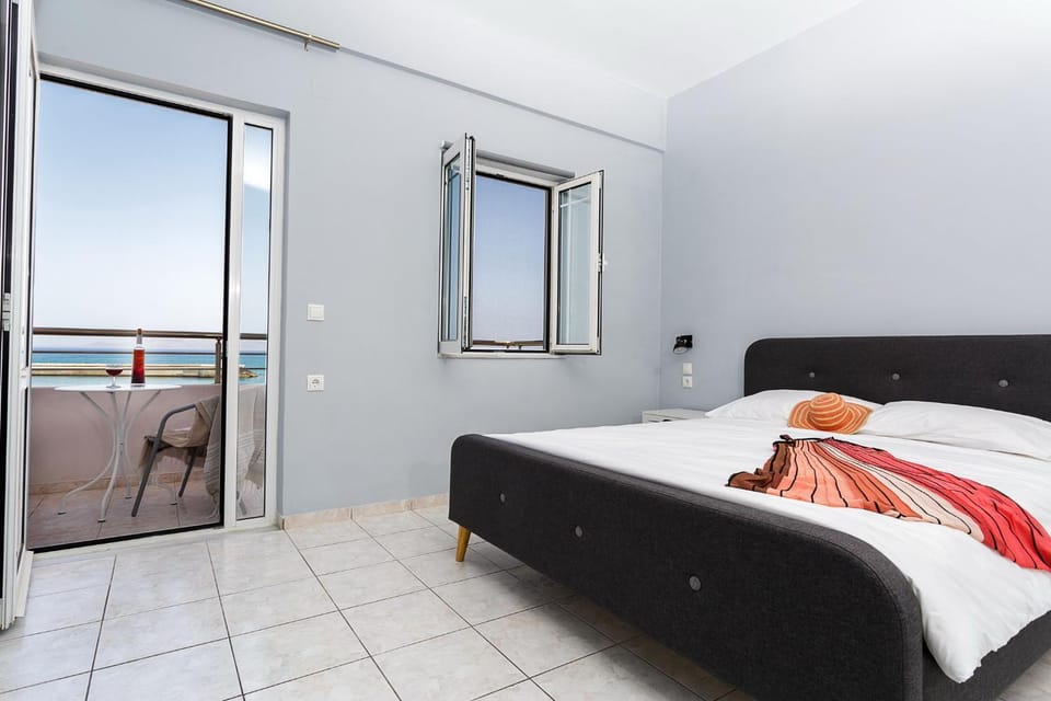 Bed, Balcony/Terrace, Sea view
