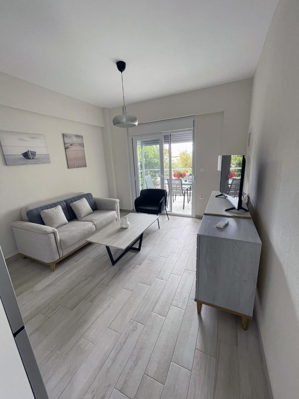 Communal lounge/ TV room, Living room, Seating area
