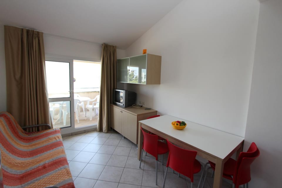 TV and multimedia, Kitchen or kitchenette, Living room, Dining area