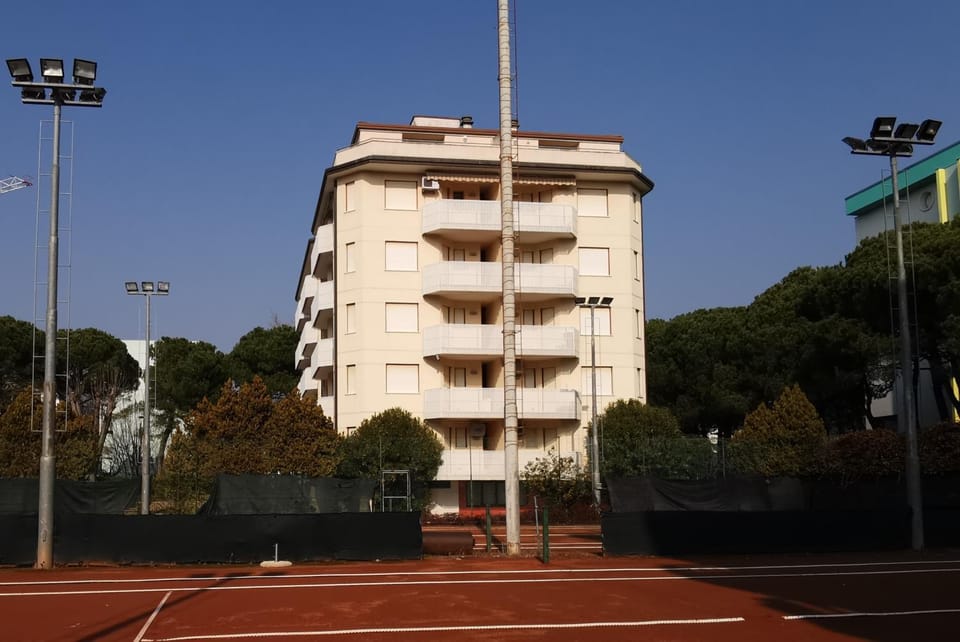 Property building, Neighbourhood
