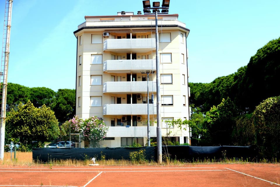 Property building, Neighbourhood